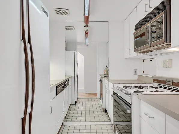 135 West 70th Street image 22 of 25