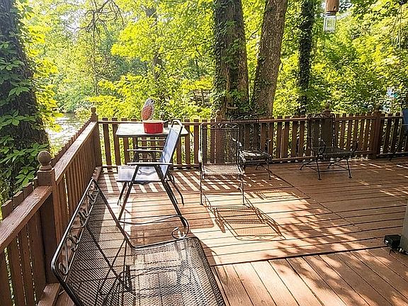 2nd image of 108 Fawn Ln