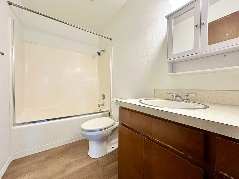 10525 Midvale Ave N #302 — Photo 9