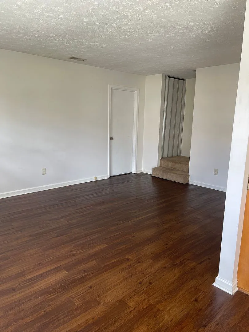 257 University Dr #2 — Photo 2
