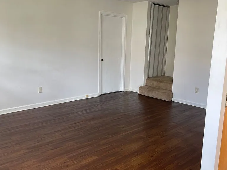 257 University Dr #2 — Photo 2