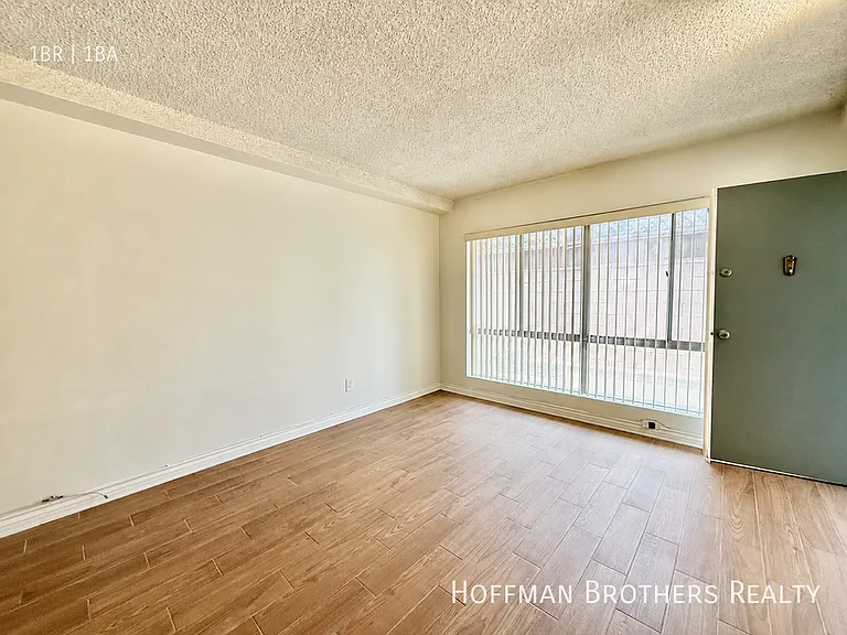 4860 Van Noord Ave — Photo 5