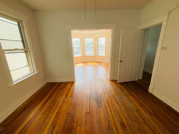 4th image of 211 Quail St #1