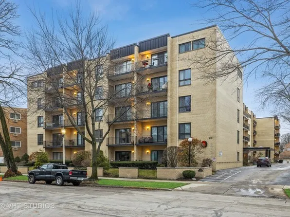 221 N Kenilworth Ave APT 213, Oak Park, IL 60302