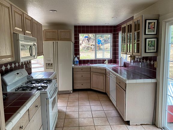 Bright kitchen