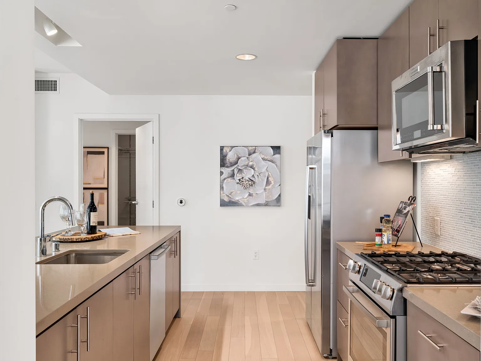 2 bed, 1190 sqft, $4,680 — Photo 4