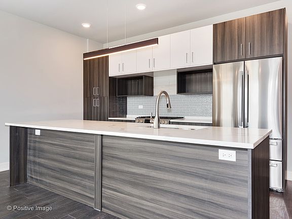 3rd image of 4743 S Saint Lawrence Ave #1