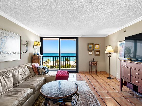 3rd image of 2625 Collins Ave APT 607