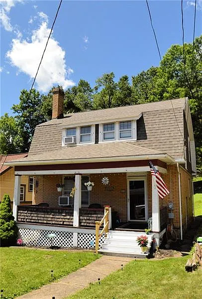 564 N Elm St photo 1