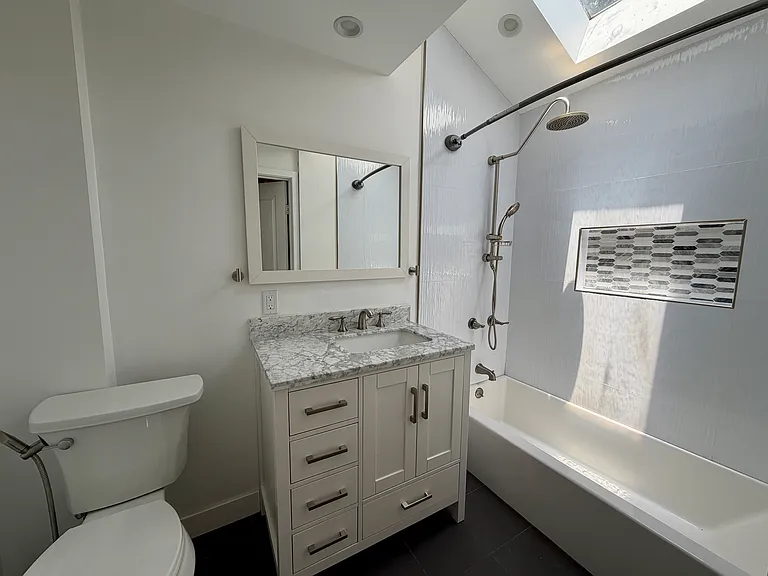 4550 Murietta Ave — Photo 10