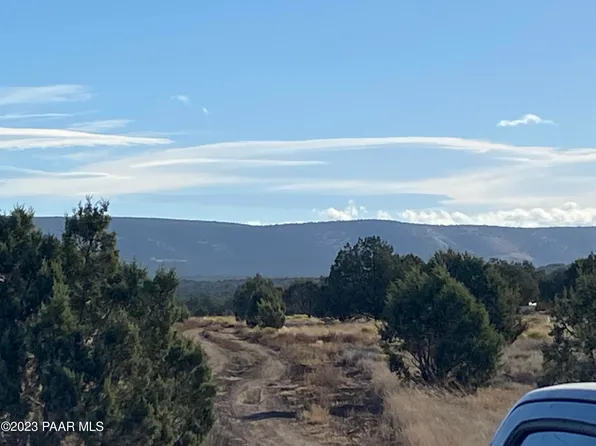 3221 W Ridgeview Dr, Ash Fork, AZ 86320