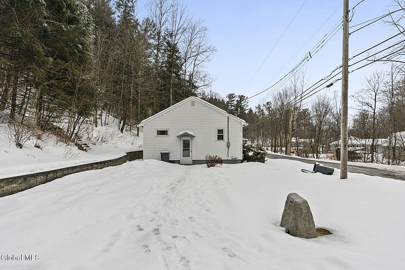 3rd image of 164 Cranes Hollow Road
