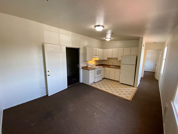3rd image of 2601 Center Ave APT 201