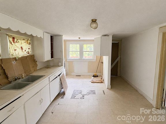 2nd image of 318 Love St