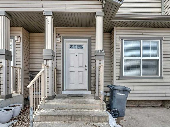 3rd image of 109 E Ranch Ridge Mdw