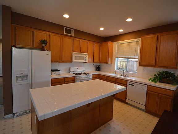 4th image of 28998 Bayberry Dr