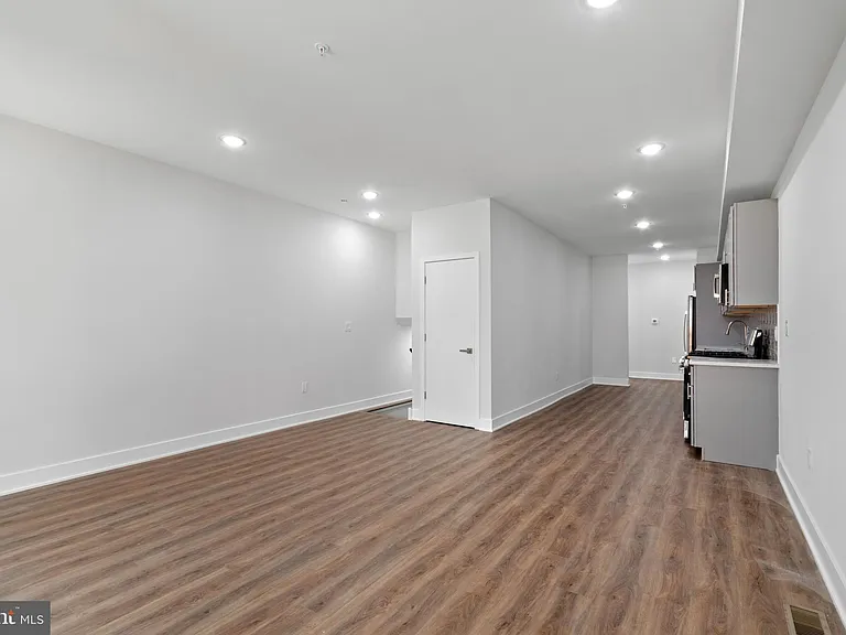 321 W Berks St #1 — Photo 7