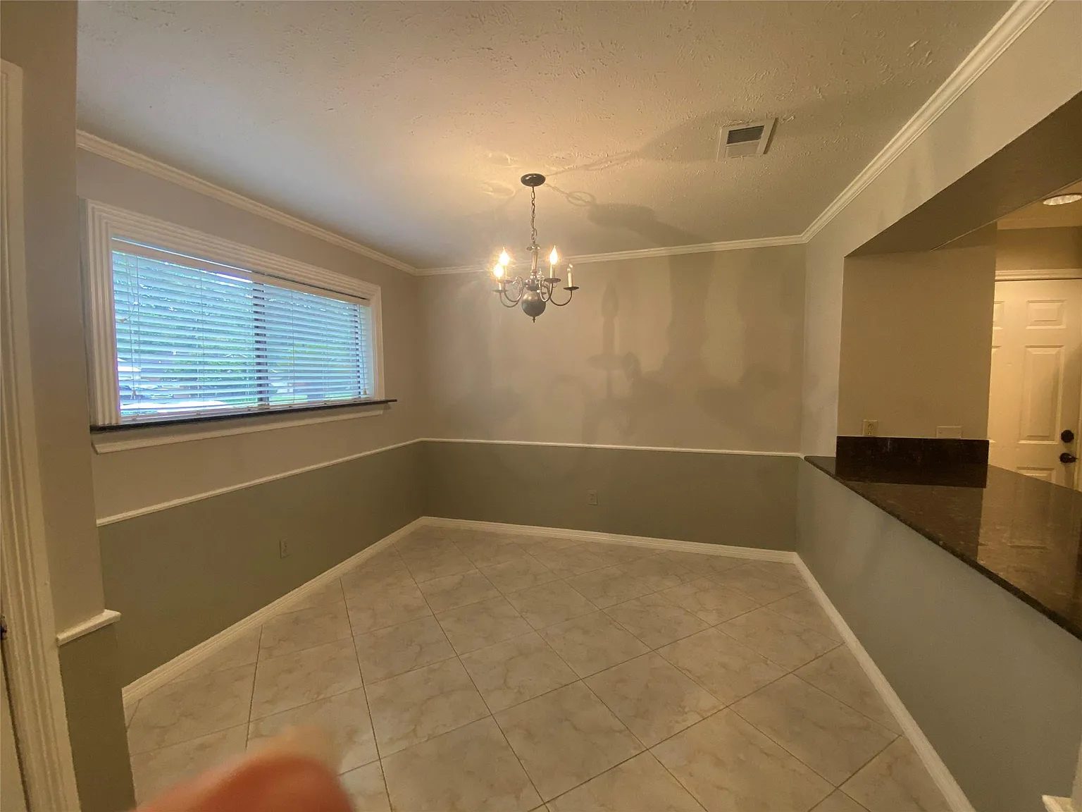 3 bed, 2.0 bath, 1328 sqft, $1,850 — Photo 2