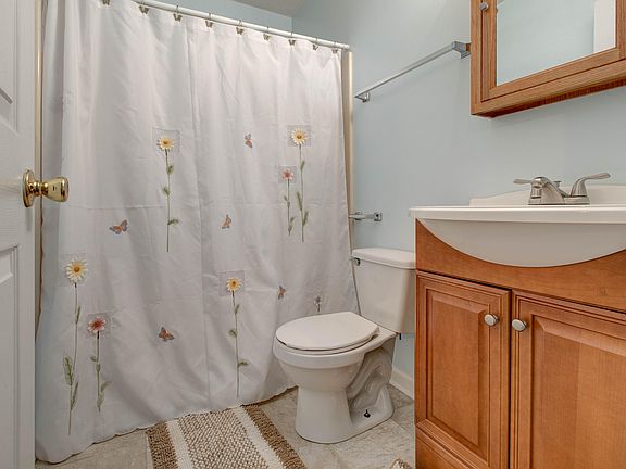 4th image of 77 Vine St