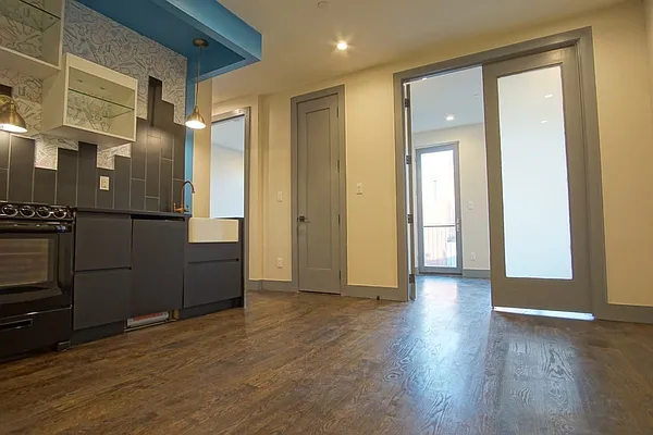 Rented by ERNY LLC | media 21