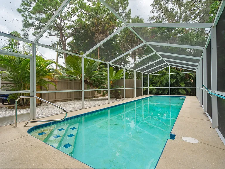 1010 Virginia Dr — Photo 12