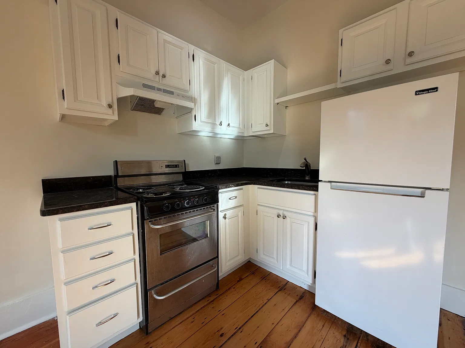 Studio, $2,400 — Photo 4