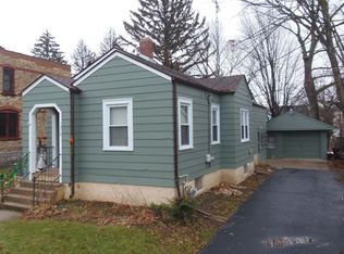 1014 Wheeler St, Woodstock, IL 60098