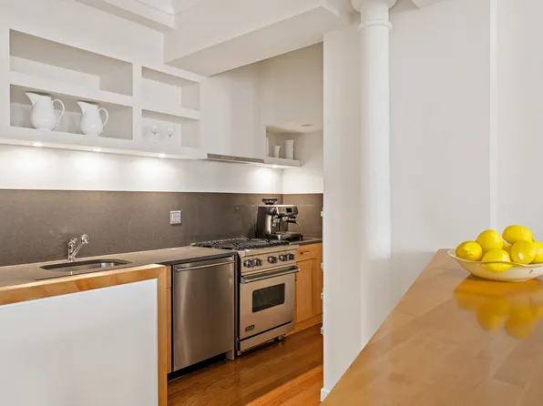 426 West Broadway image 3 of 9