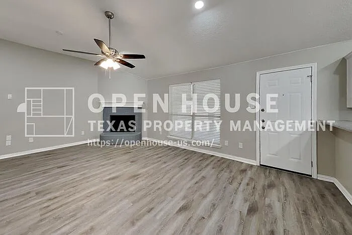 524 Buckstone Dr — Photo 3