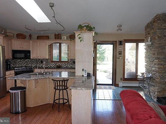 4th image of 15 S Forty Ln