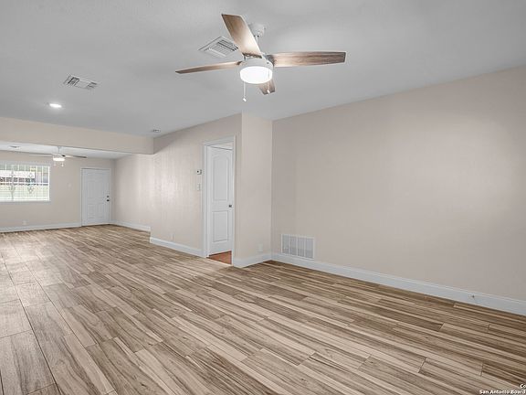 4th image of 810 Green Park