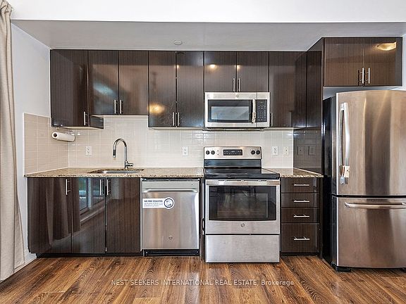 3rd image of 7165 Yonge St #733