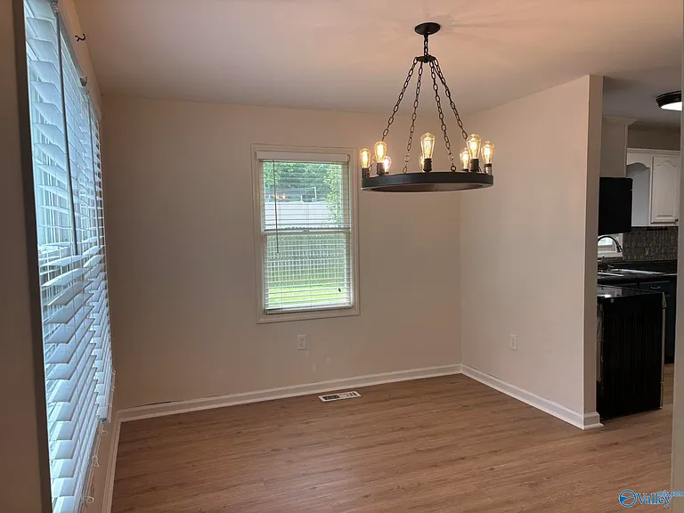 135 Suffolk Dr — Photo 7