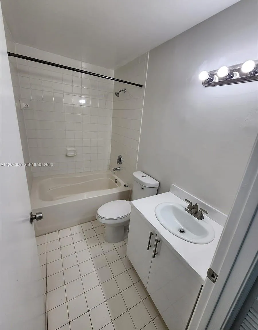 2 bed, 967 sqft, $2,150 — Photo 1
