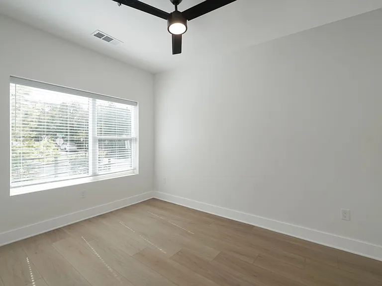 3000 Duval St #105 — Photo 19