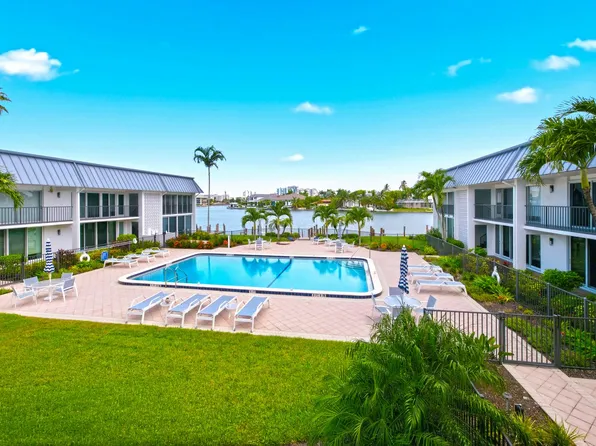 333 Harbour Dr APT 209, Naples, FL 34103