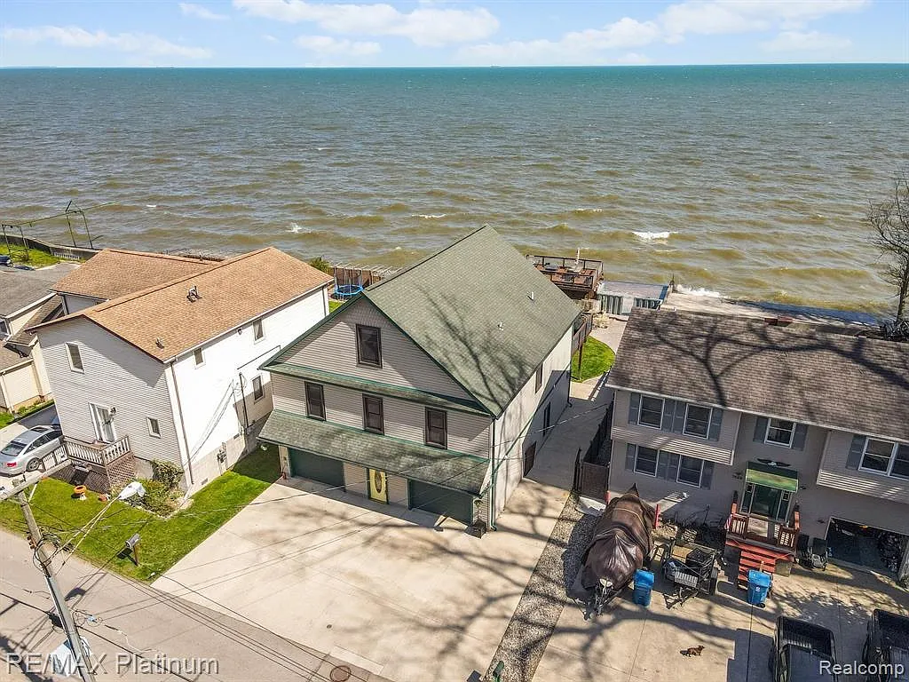 7438 Lakeshore Dr photo 1
