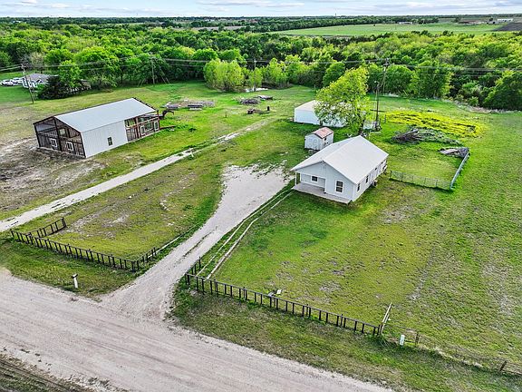 3rd image of 2092 County Road 5010