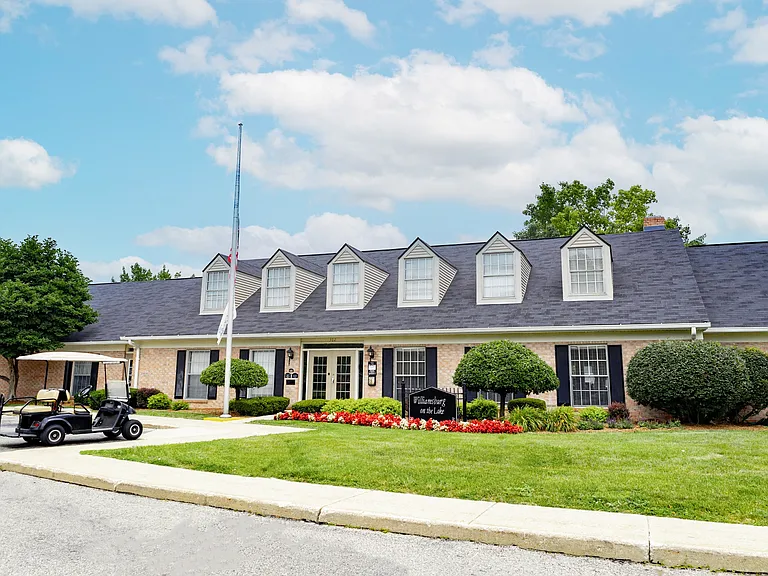 Leasing office at Williamsburg on the Lake