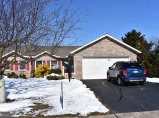 337 Phoenix Dr, Chambersburg, PA 17201