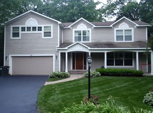 5 Wildwood Rd, Rolling Meadows, IL 60008