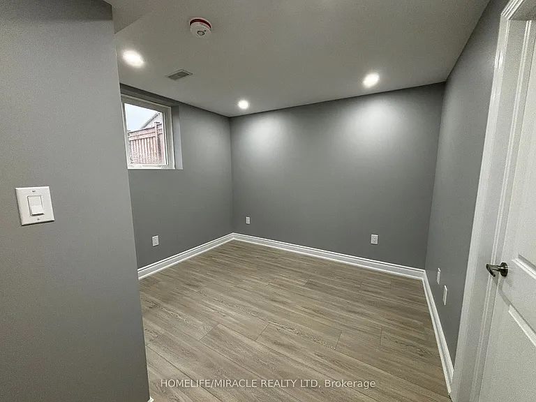 35 Merrimac Dr — Photo 6