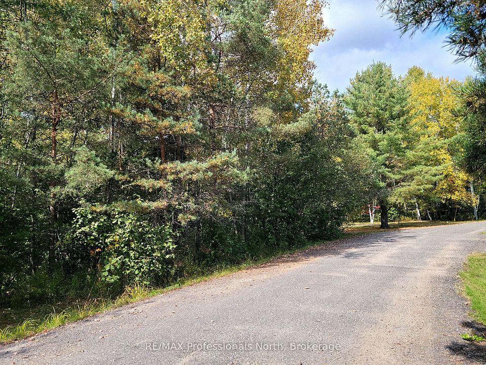 2nd image of 4 Fox Run Ln #32