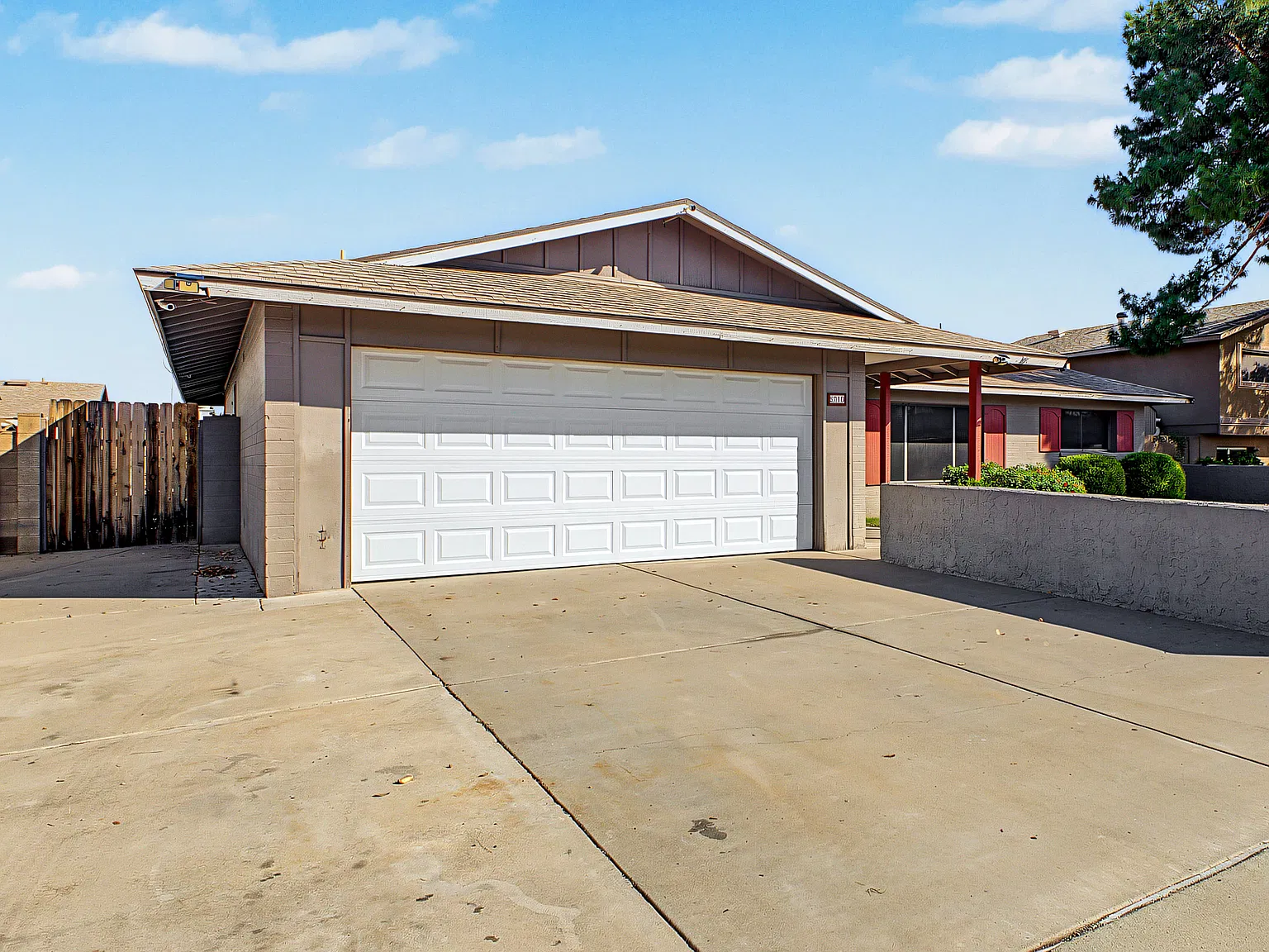 5210 W Redfield Rd — Photo 3