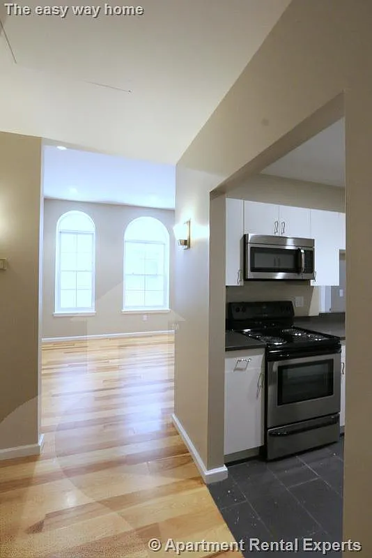 2 bed, 800 sqft, $3,700 — Photo 1