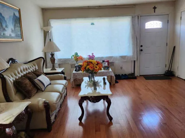 72-11 Burchell Avenue image 5 of 15