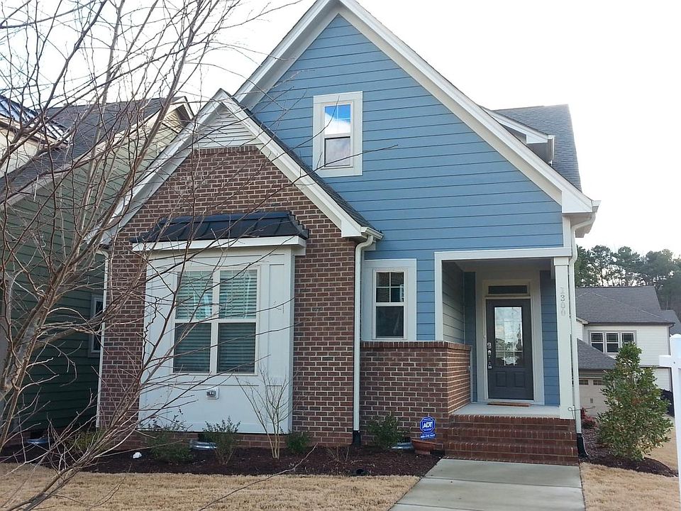 Charming 2-story house on corner lot
