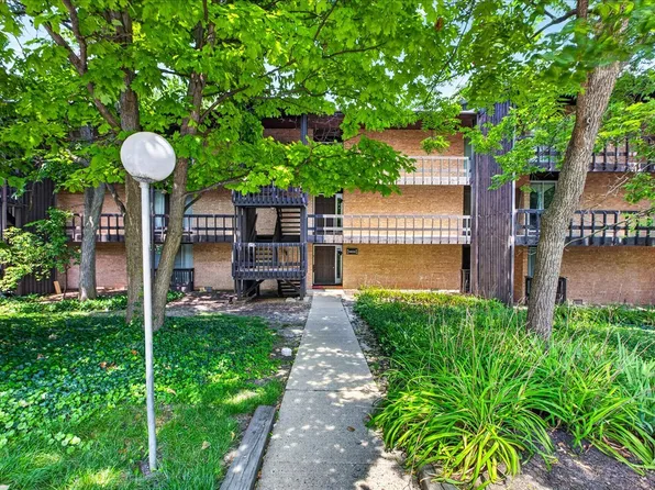 5603 Lakeside Dr APT 3C, Lisle, IL 60532