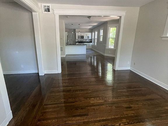 5th image of 224 W Rock Ave