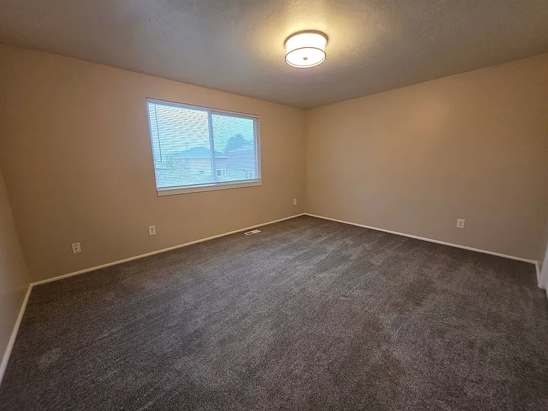 360 S Belaire Cir — Photo 7